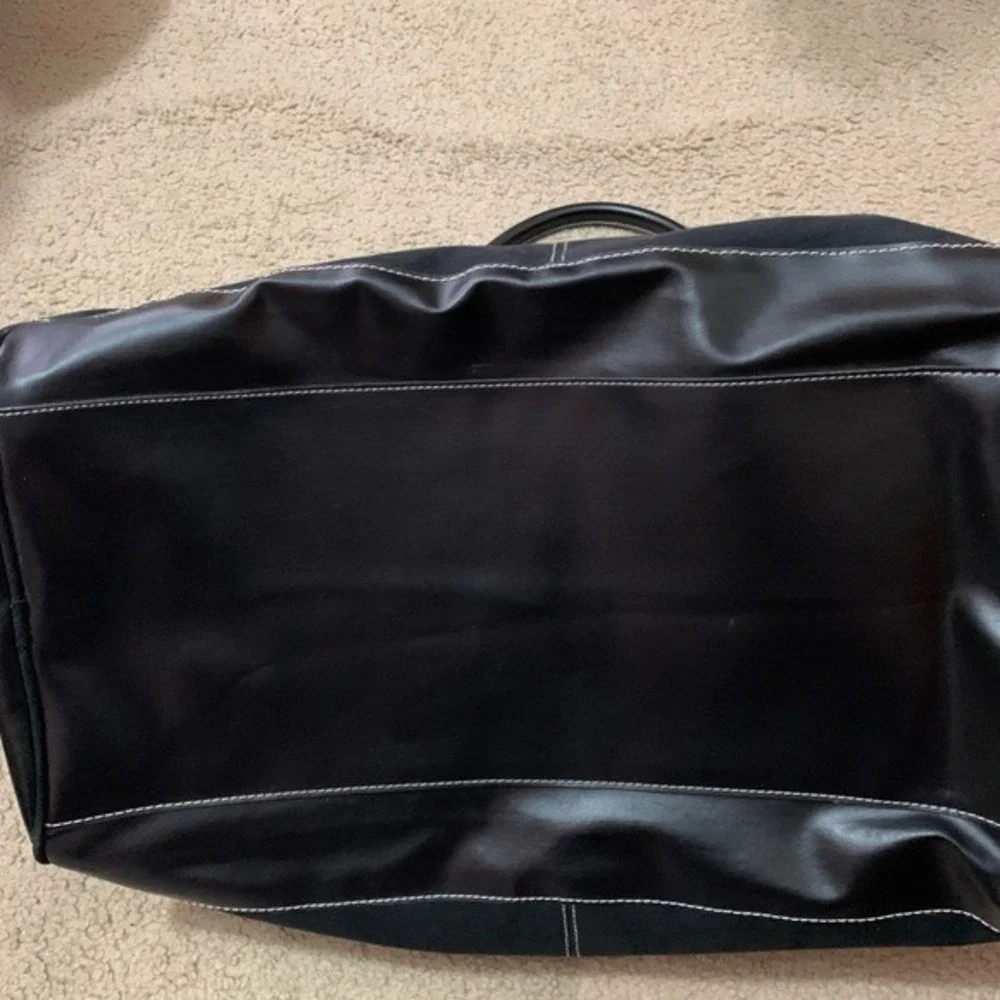 KENNETH COLE. Black Duffle Bag. Microfiber. Carry on. Overnight. Weekend.